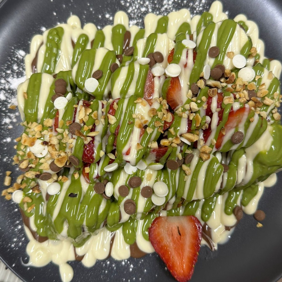 Antep Fıstıklı Waffle (Standart Hamur) +Coca Cola 330 ml