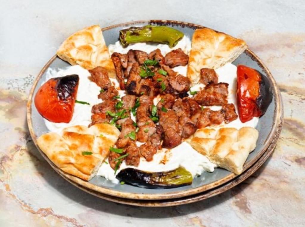 Alinazik Kebap ( Terbiyeli Kuzu Şişten )