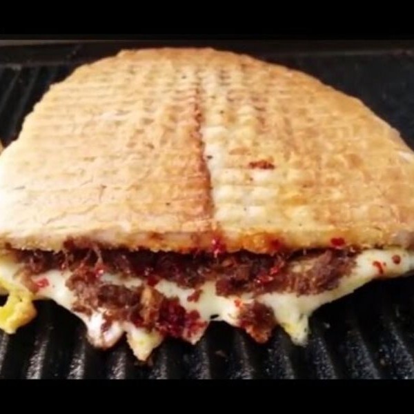 Yumurtalı Sucuklu Tost(Yarım Ekmek)