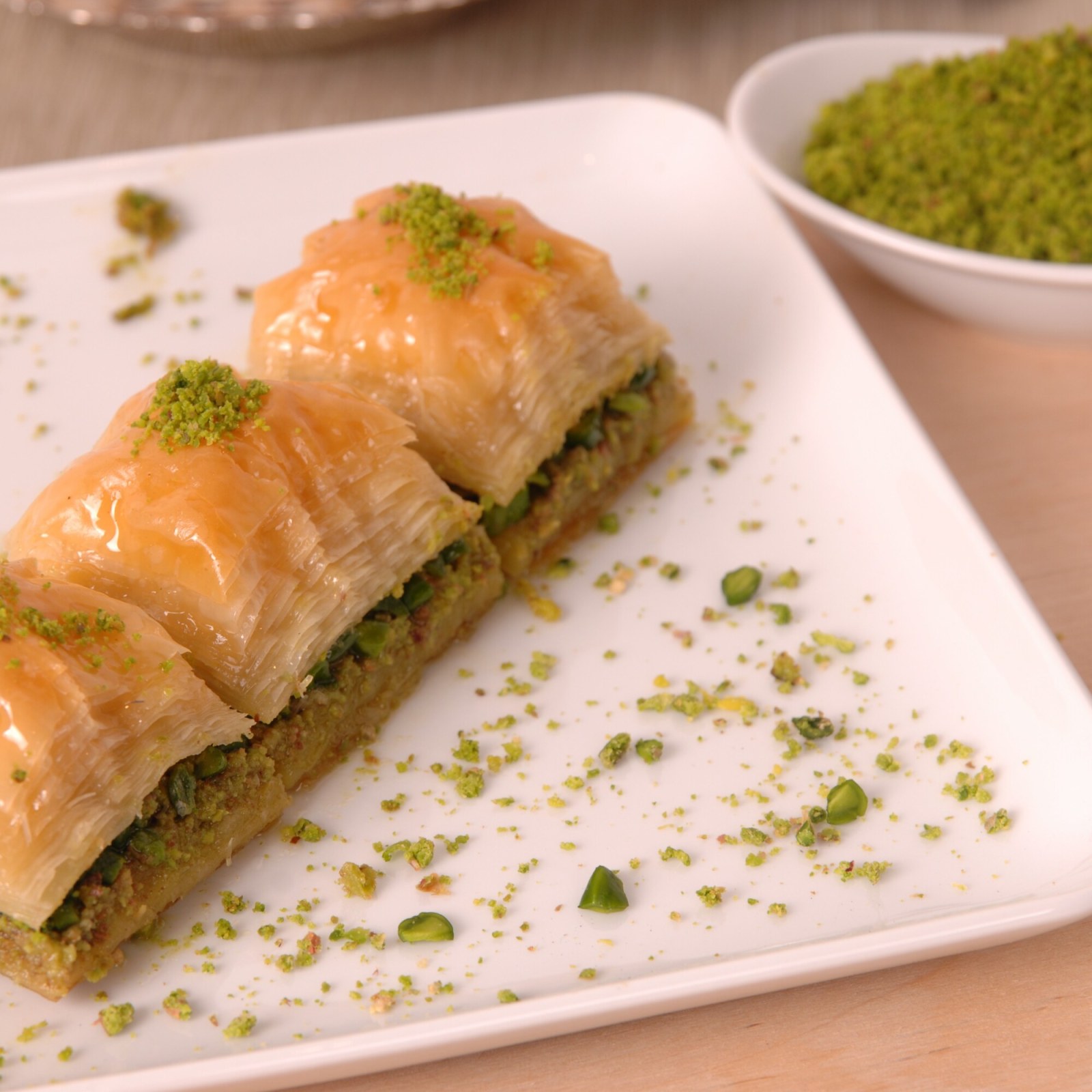Fıstıklı Baklava (1 kg) + Sade Dondurma (250 gr)