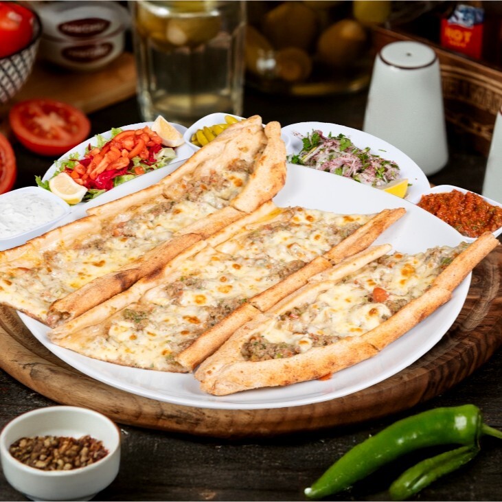 Kıymalı Kaşarlı Pide+ 330 Ml. Coca Cola