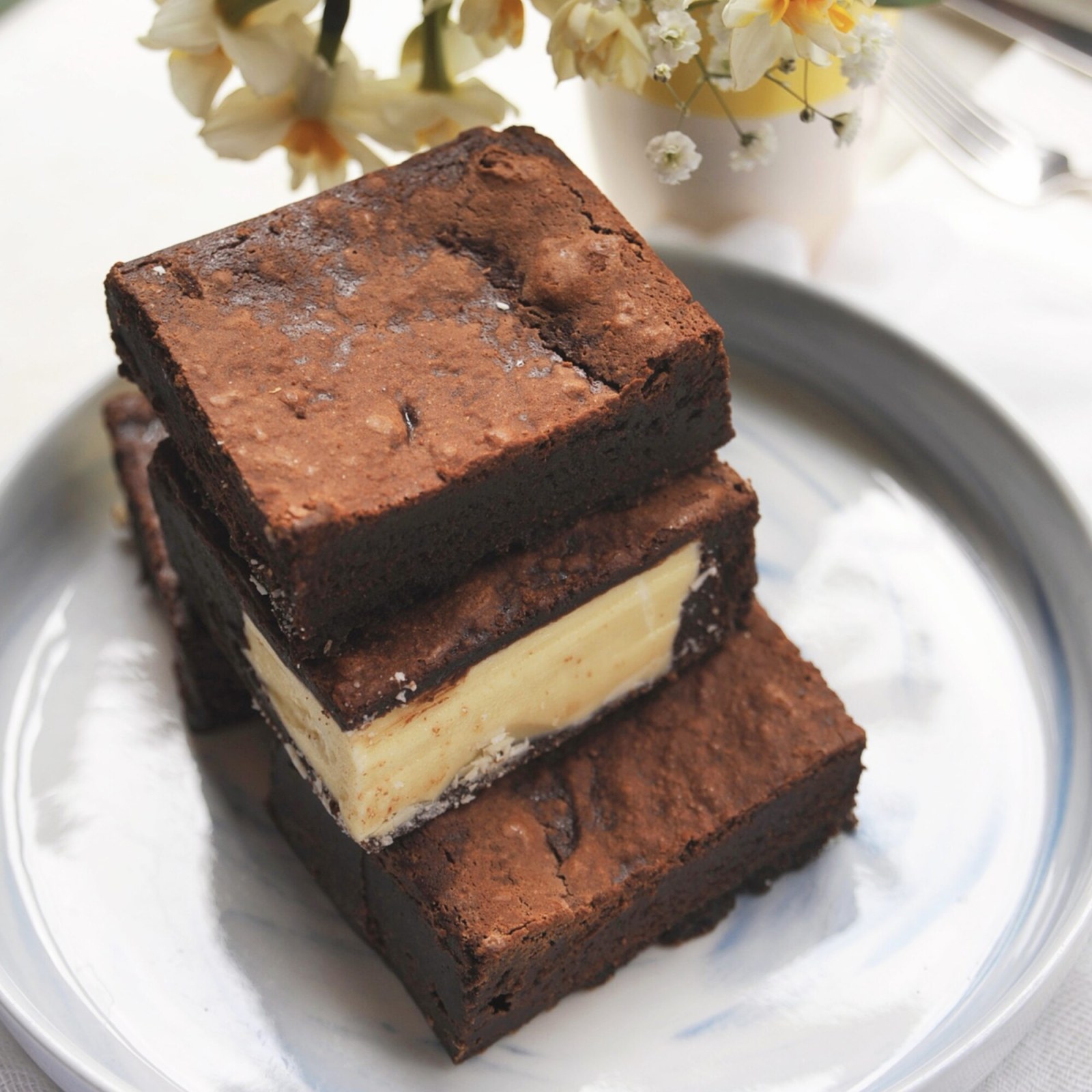 Vişneli Beyaz Çikolatalı Brownie