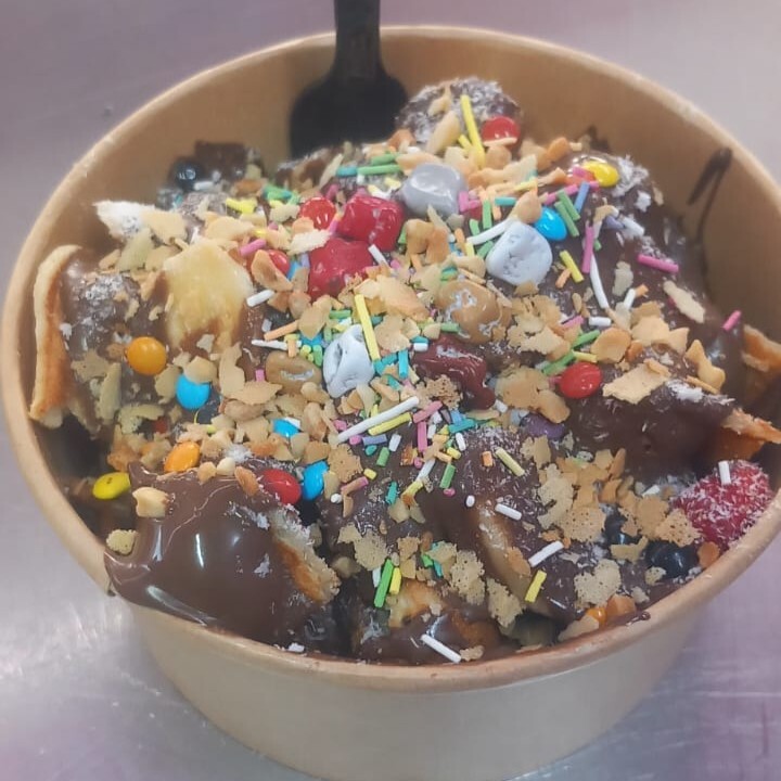Karnaval Kova (nutella) ile birlikte meyveli soda