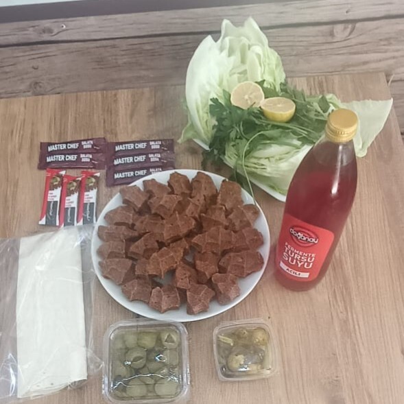 Çiğ Köfte 1 Kg & Turşu Suyu Doğanay Fermente 750 Ml Menü 10
