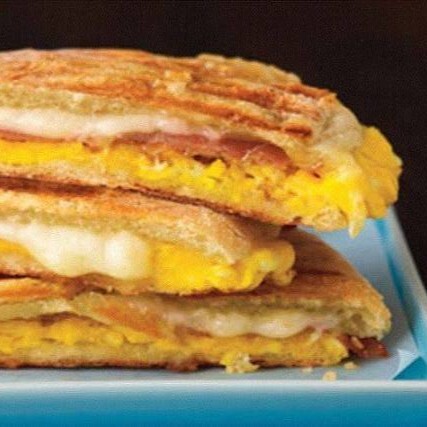 3 Çeyrek Karışık Yumurtalı Tost