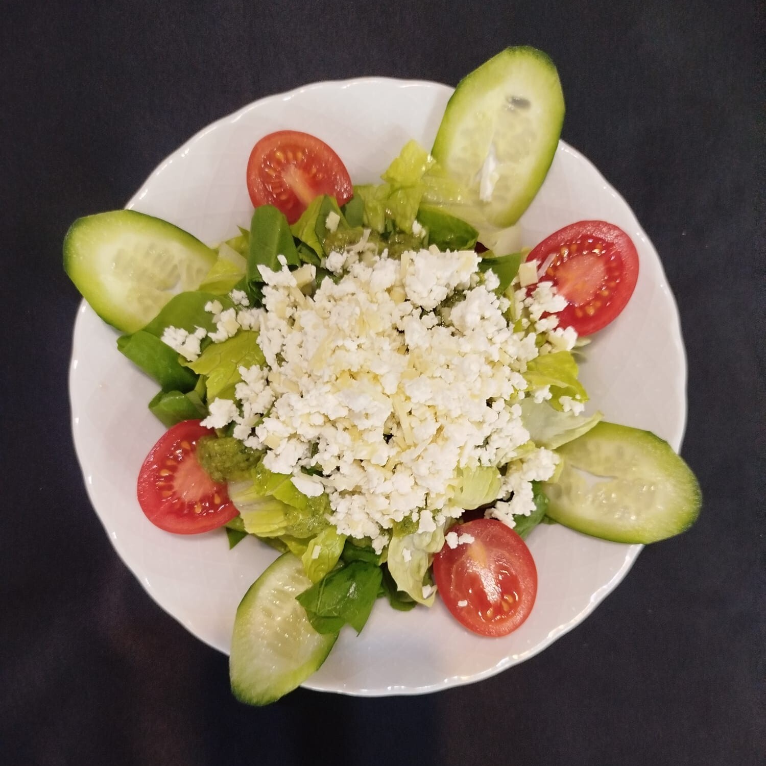 Avokado Soslu Yeşil Salata