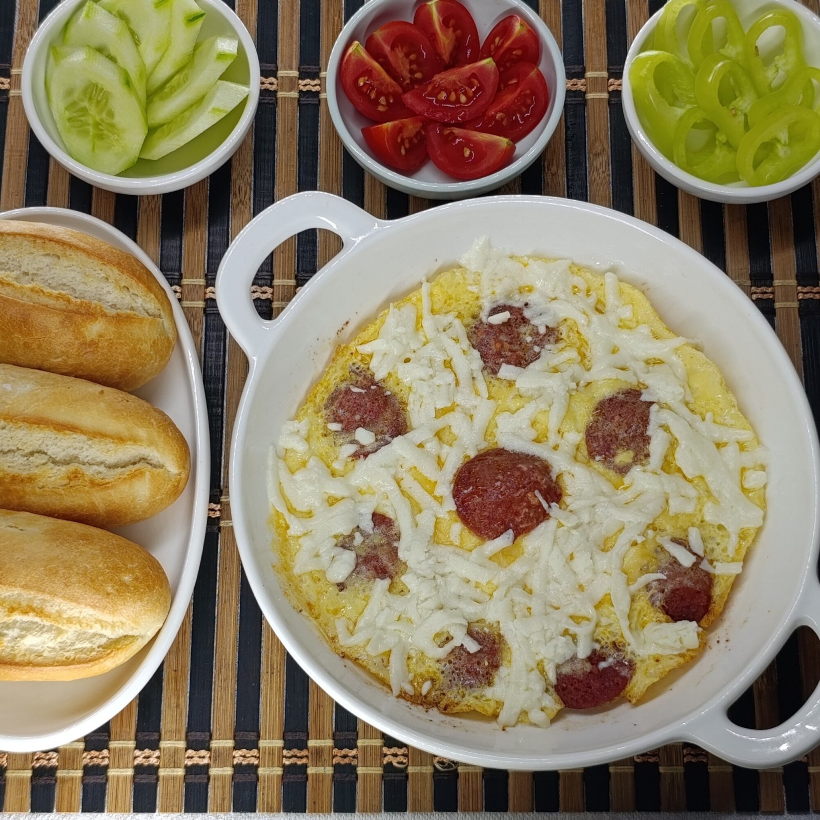 Sucuklu Kaşarlı Omlet