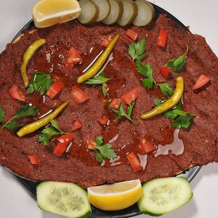 Lavaş Üstü Çiğ Köfte