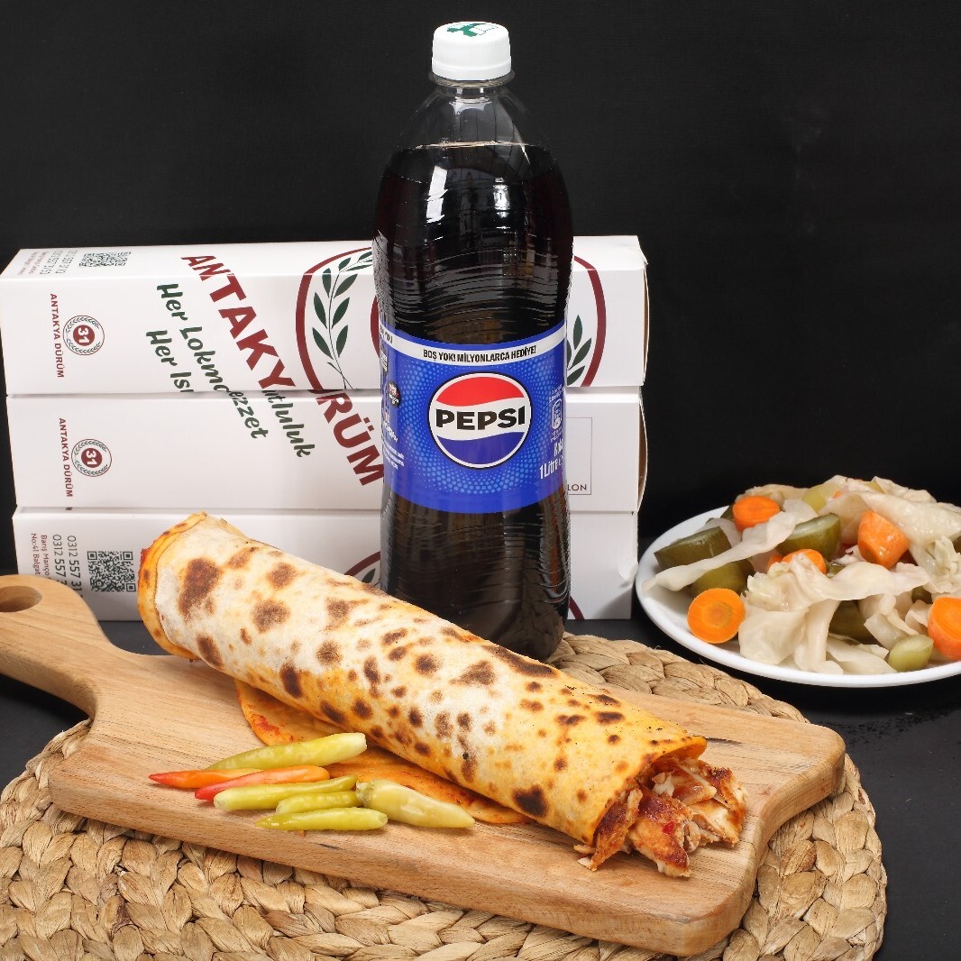 3 Adet Hatay Usulü Tavuk Döner (100 gr) & Cola (1 lt)