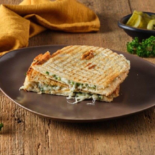 Üç Peynirli Tost