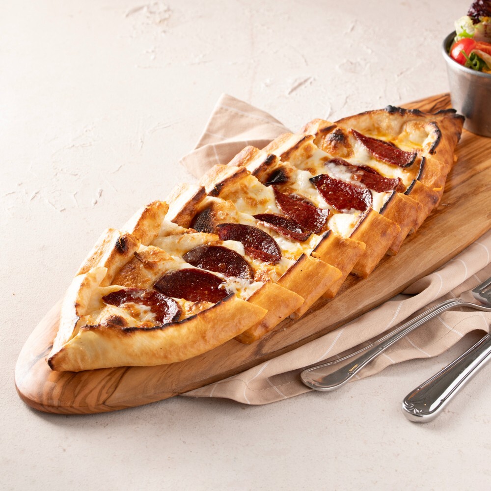 Kaşarlı Sucuklu Pide