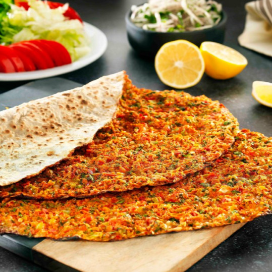 10 Lahmacun + (1 lt) Cola + Salata + Ezme
