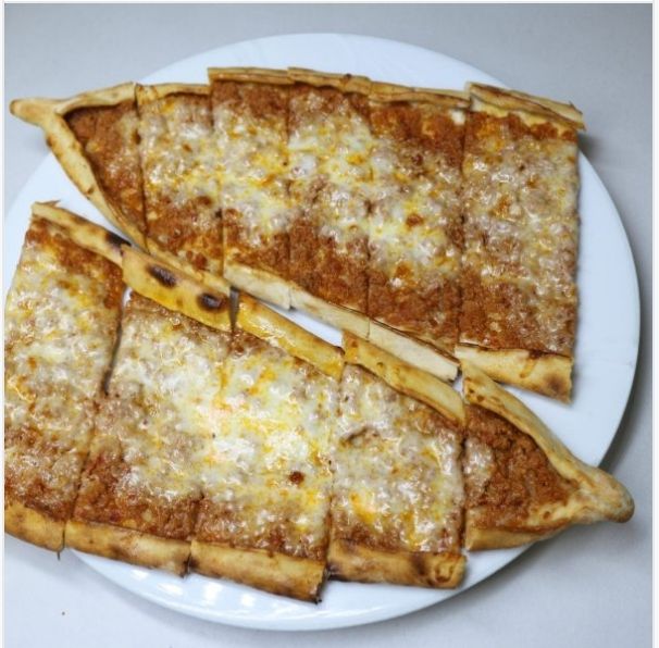Kıymalı Kaşarlı Pide
