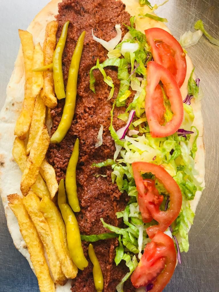 Lavaşta Çiğ Köfte