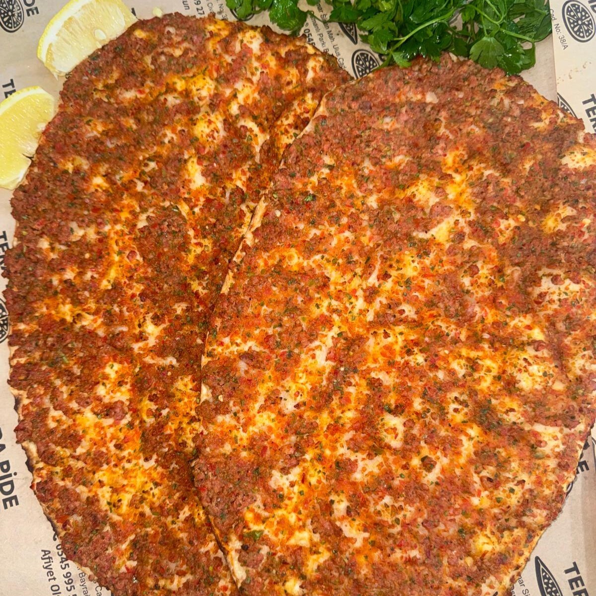 (4 Adet) Lahmacun (1 Adet) 1 lt Ayran