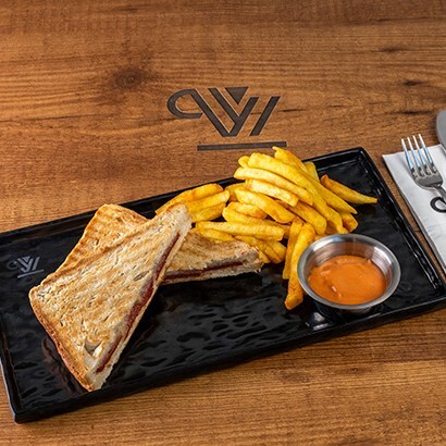 Sucuklu Kaşarlı Tost