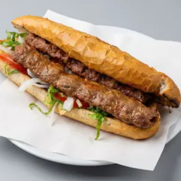 Özel Sandviç Ekmeği Arası Adana Kebap