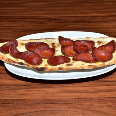 Sucuklu Pide