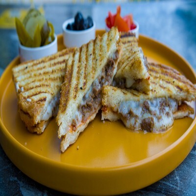 Kavurmalı Kaşarlı Tost