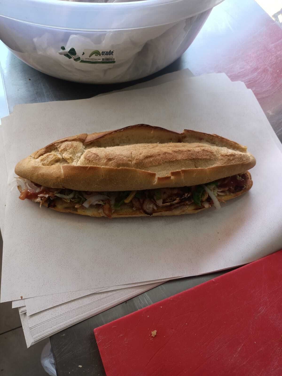 Bütün Ekmek Arası Tavuk Döner