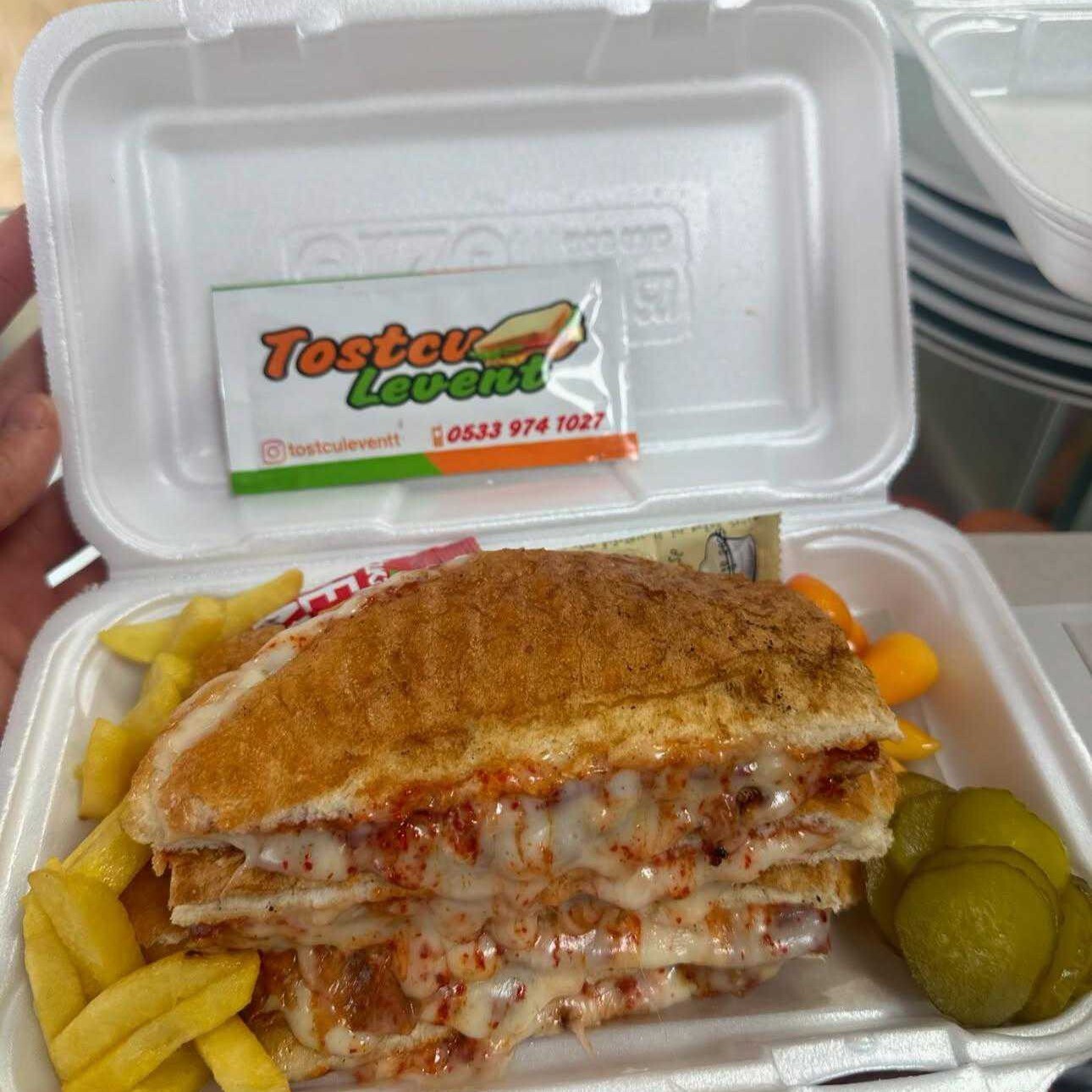 Dana Sucuklu Yumurtalı Tost + 330 ml Coca-cola