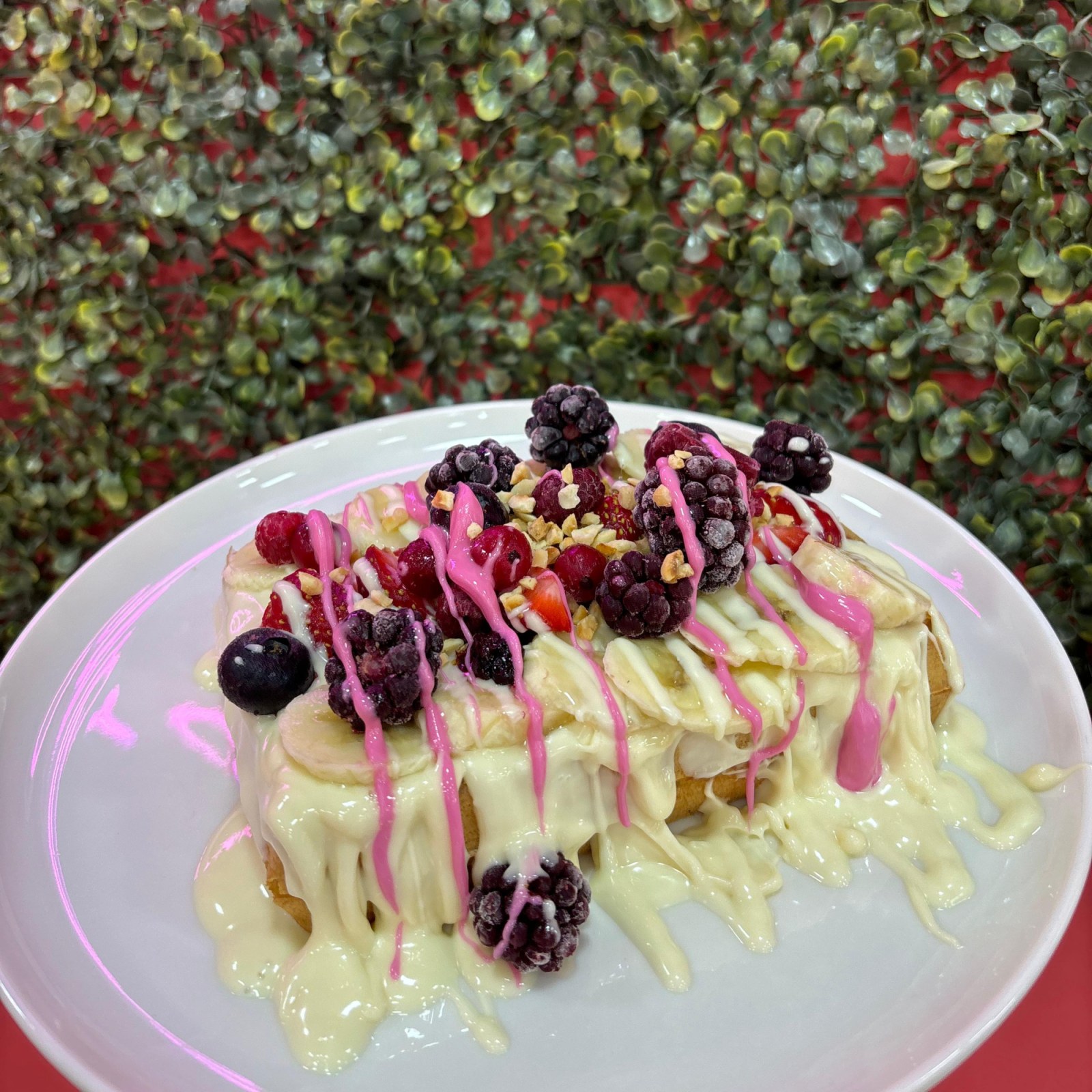 Frambuaz Sos ve Meyveli Waffle