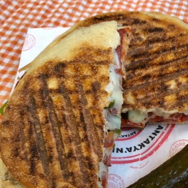 Renkli Biberli Tost