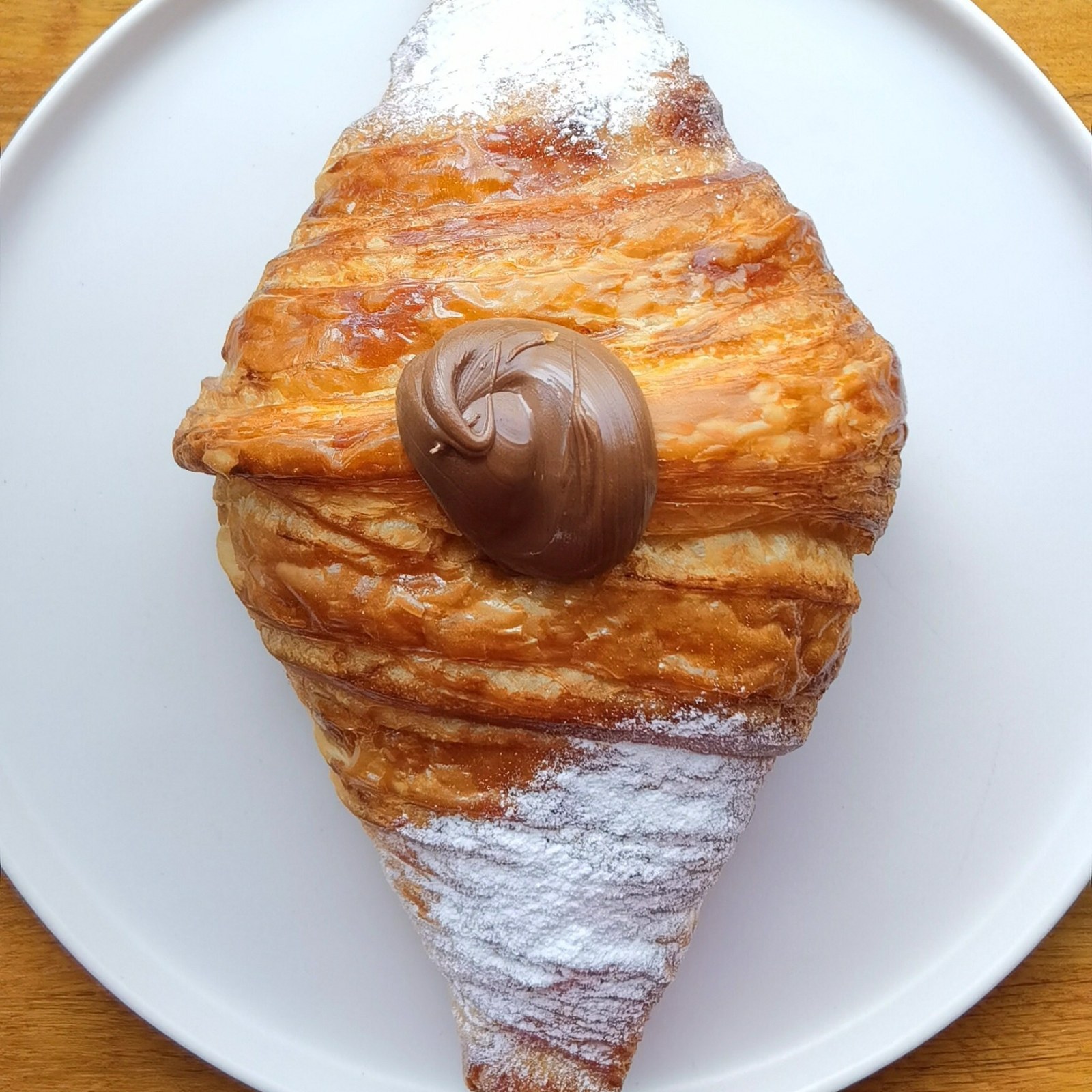 Nutella Dolgulu Kruvasan