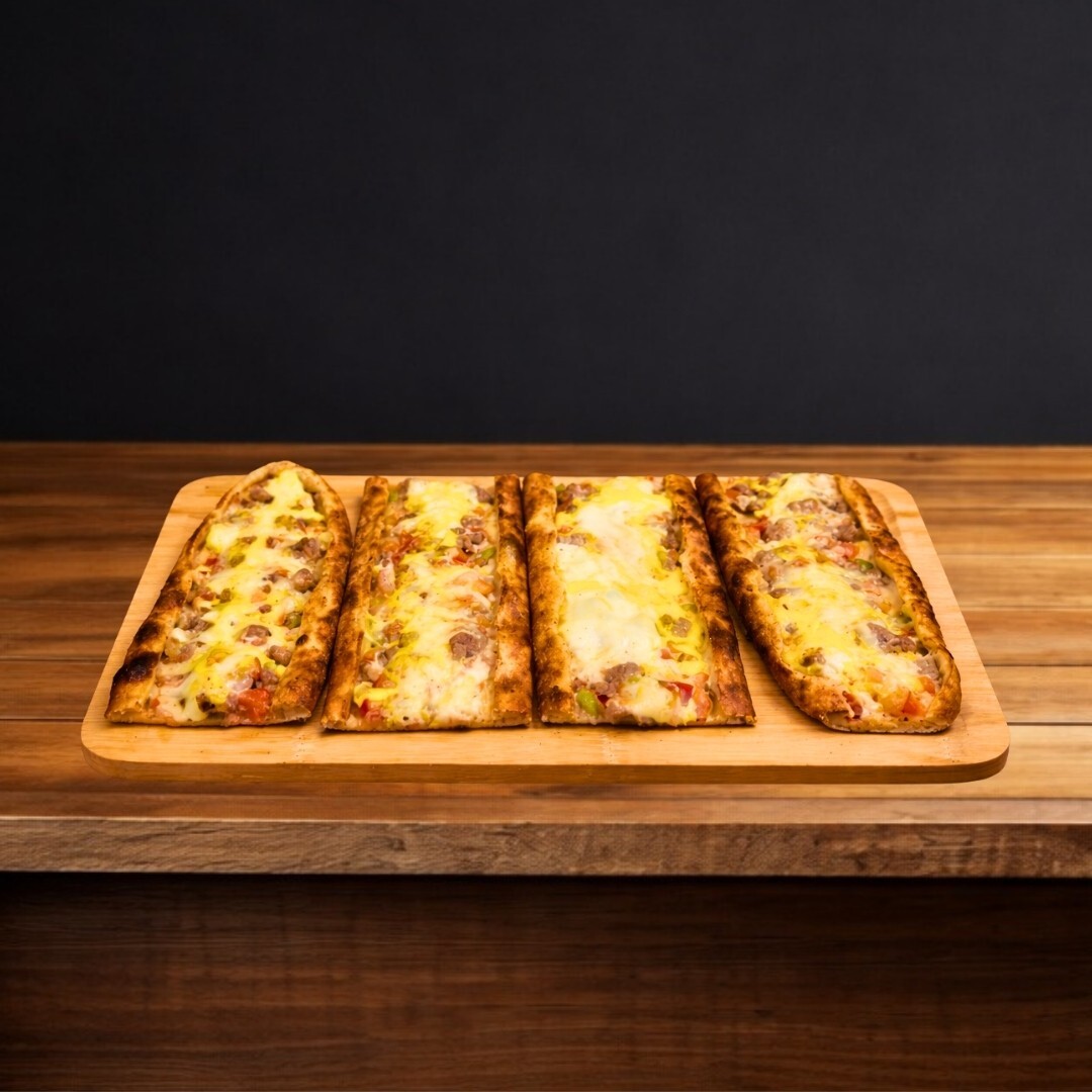Kıymalı Kaşarlı Yumurtalı Pide