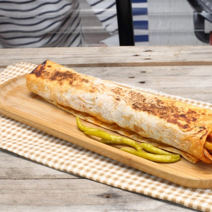 4 adet soslu Tavuk Dürüm+4 Adet ayran