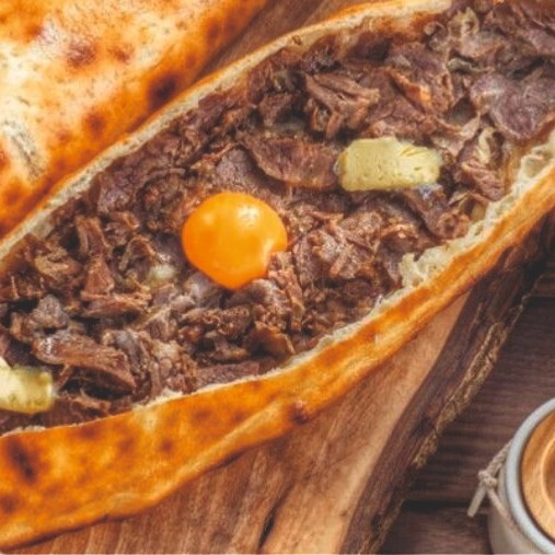 Kavurmalı Yumurtalı Pide