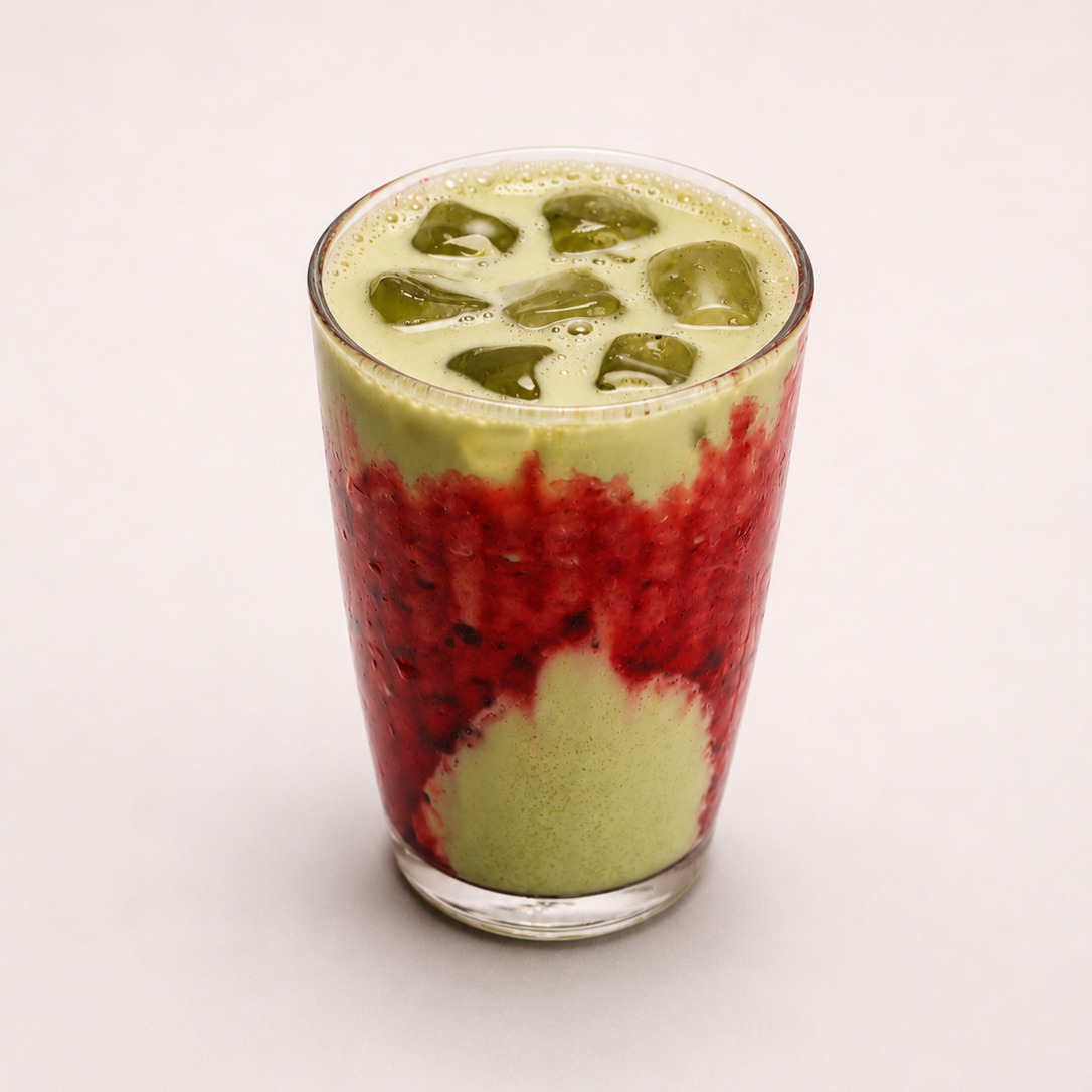 Buzlu Strawberry Matcha Latte (14 oz)