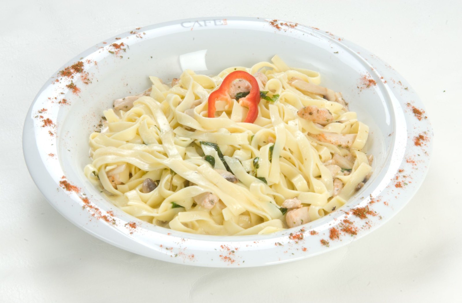 Tavuklu Mantarlı Fettuccine