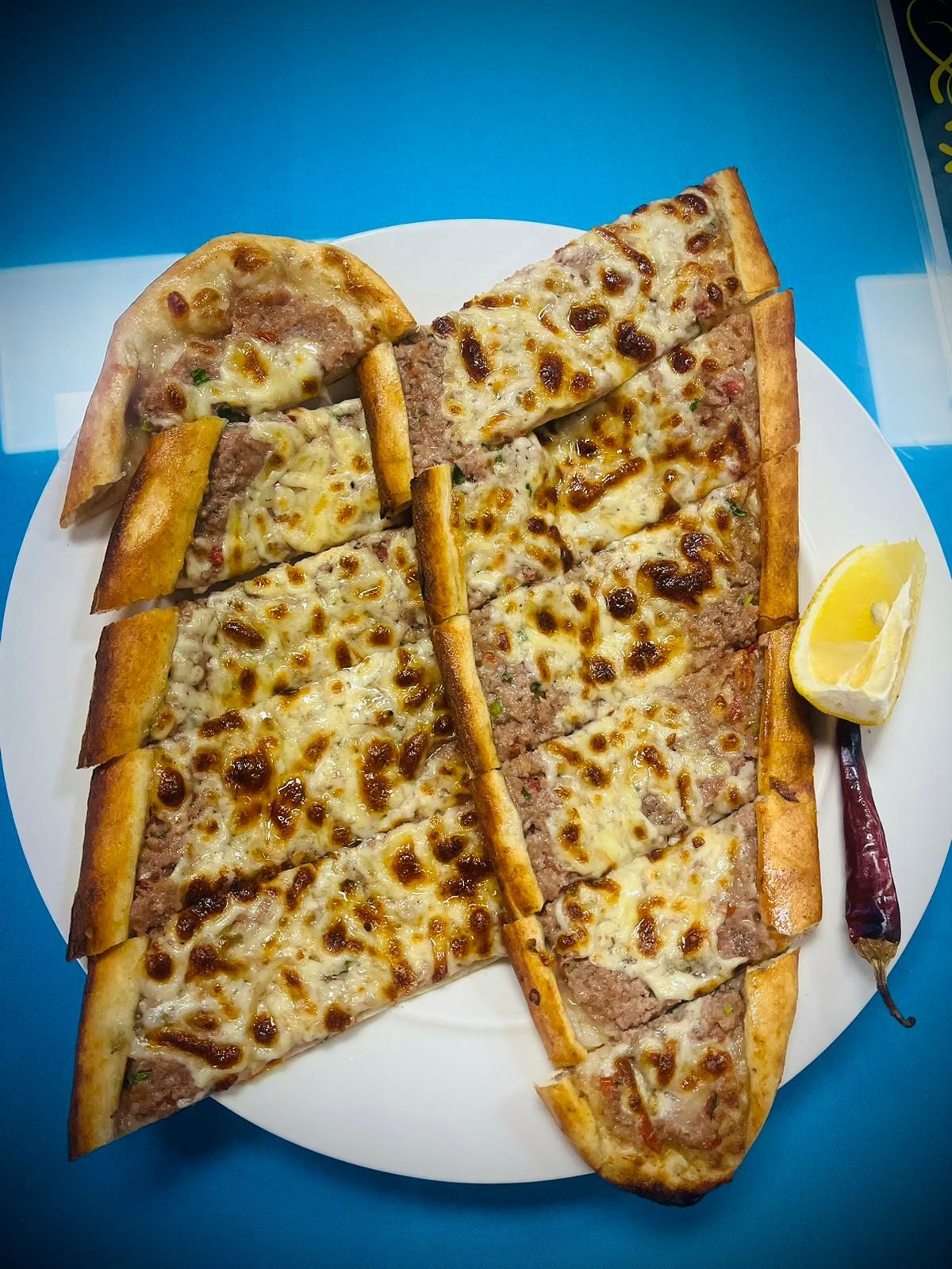 Kıymalı Kaşarlı Pide