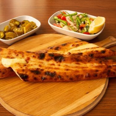 Kaşarlı Karadeniz Pidesi