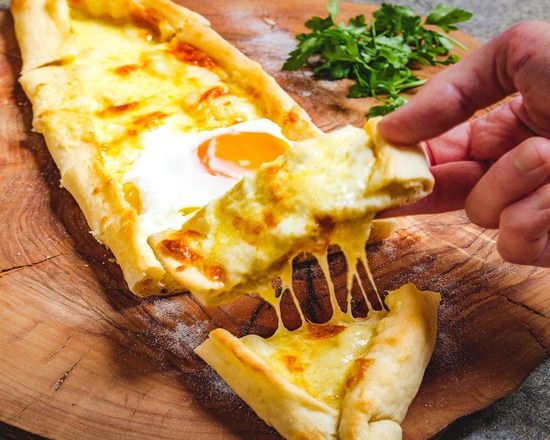 Kaşarlı Yumurtalı Pide