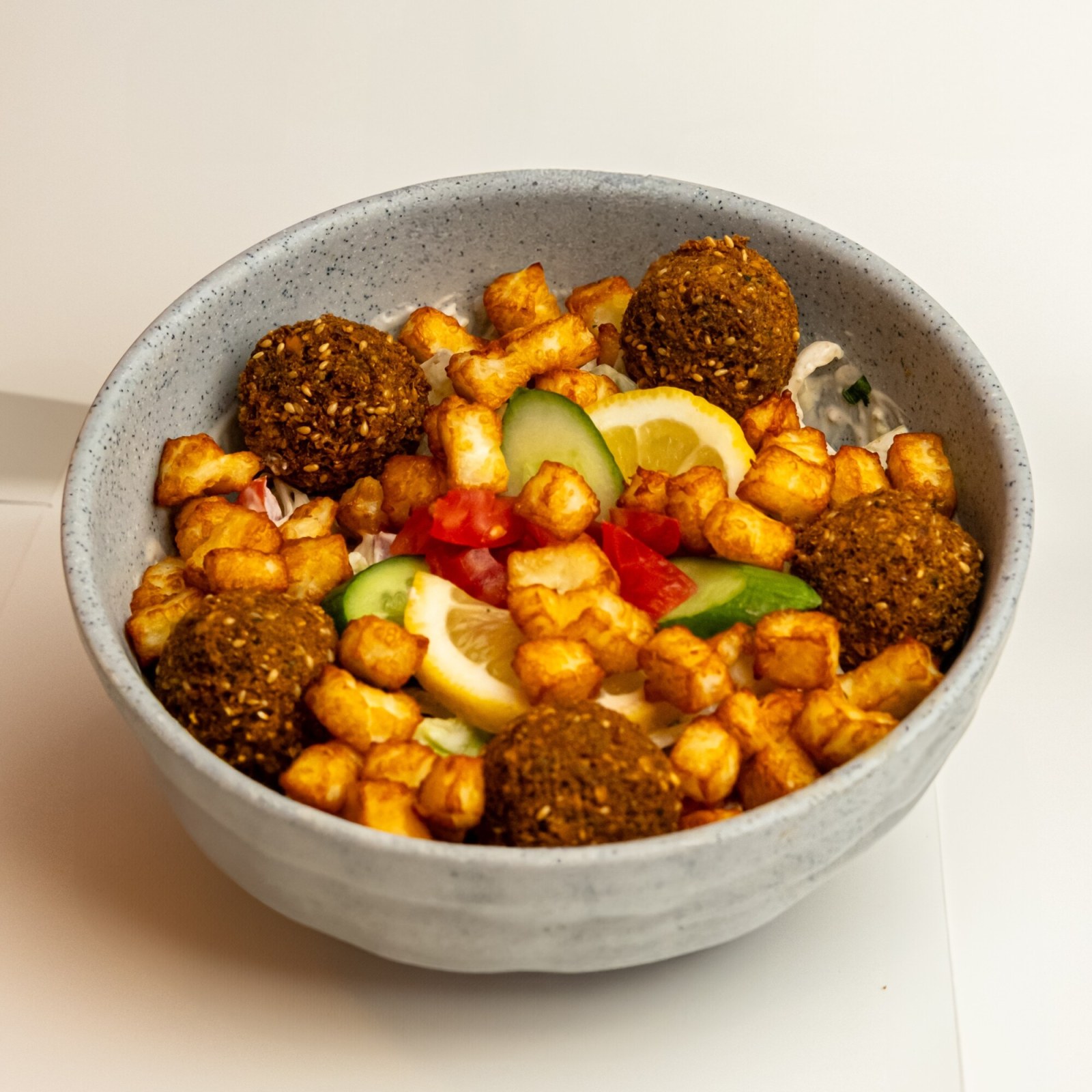Hellim Falafel salata