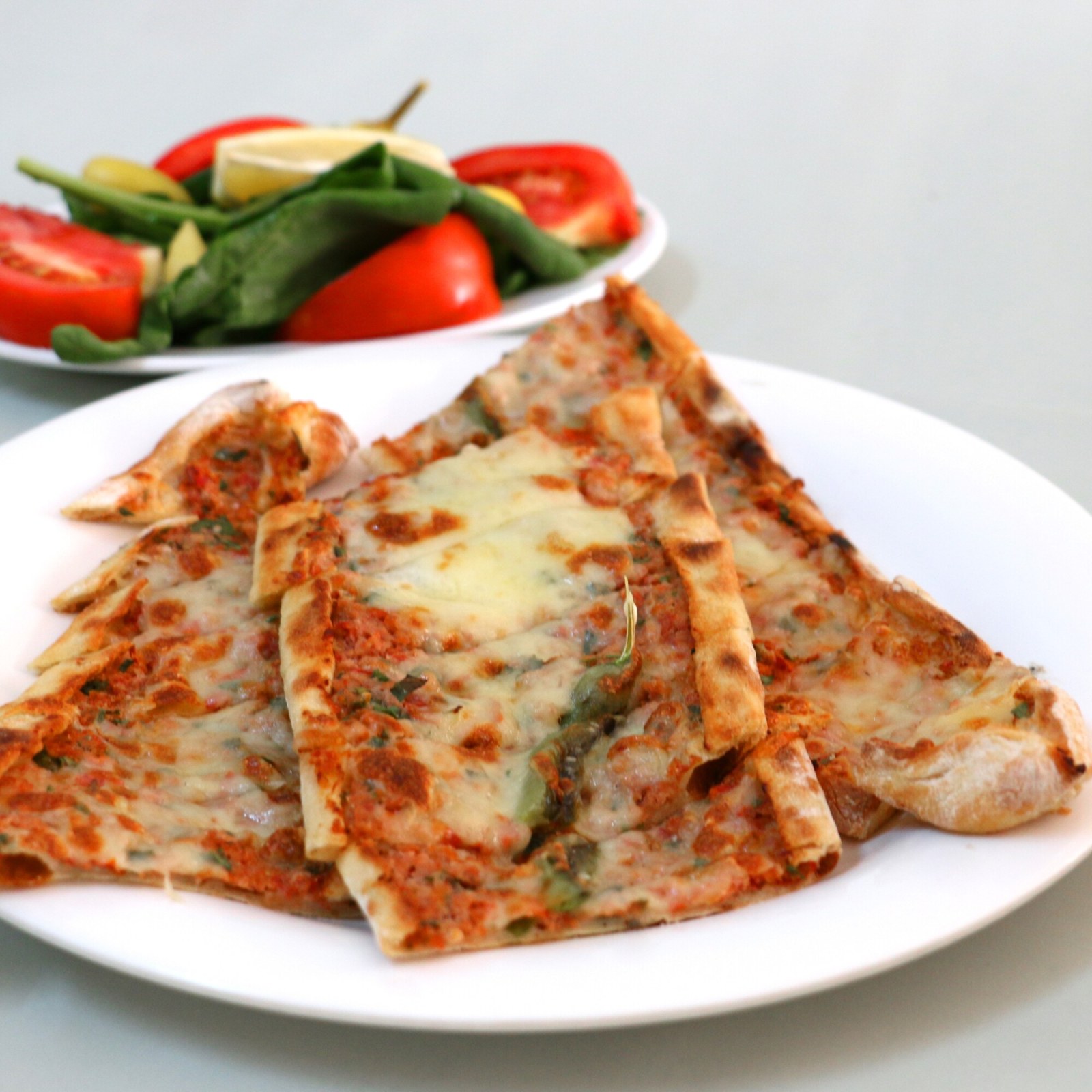 Kıymalı Kaşarlı Pide