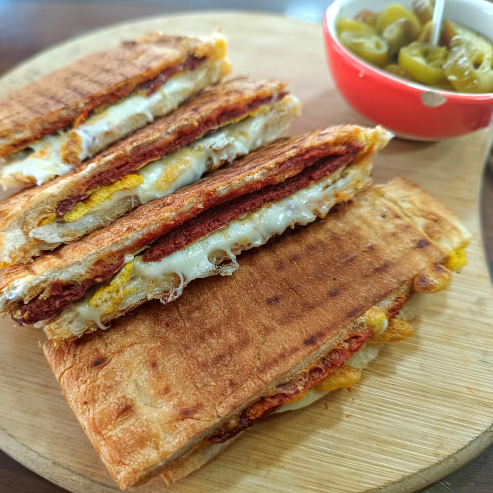 Yarım Ekmek Arası Yumurtalı Karışık Tost
