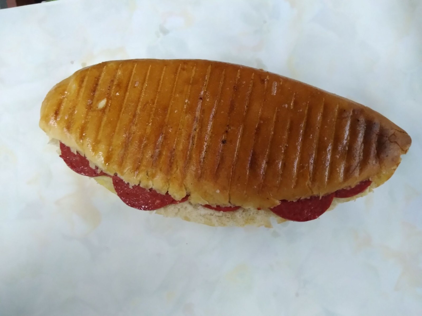 Sandviç Ekmeğine Salçalı Kaşarlı Domatesli Tost