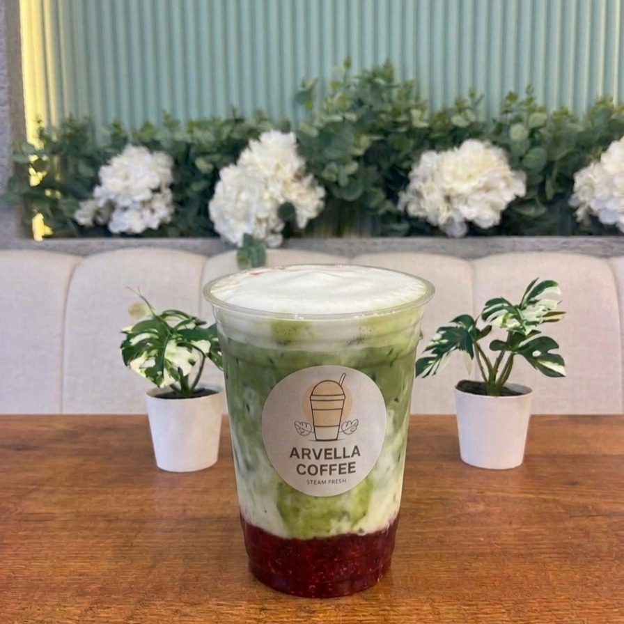 İce Strawberry Matcha Latte