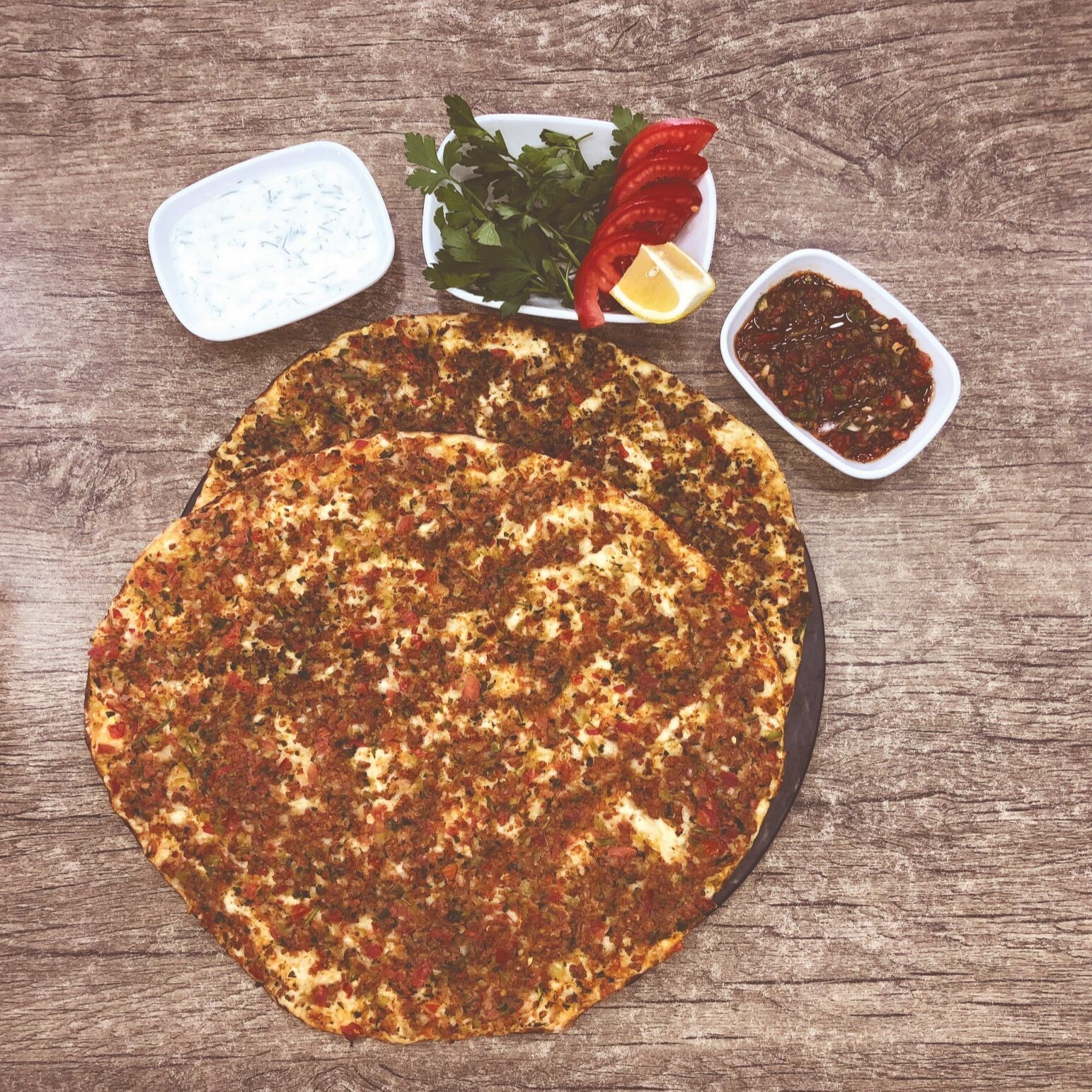 6 Lahmacun 1 LT Coca Cola