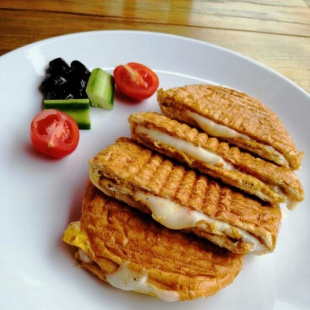 Bütün Ekmek Karışık Tost + Ayran