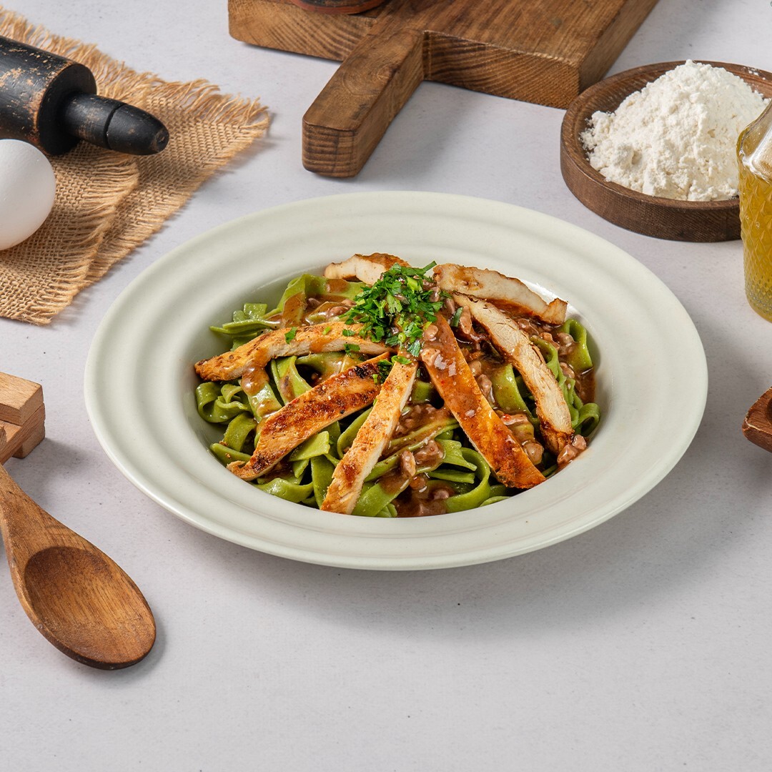 Tagliatelle Ispanaklı Izgara Tavuklu