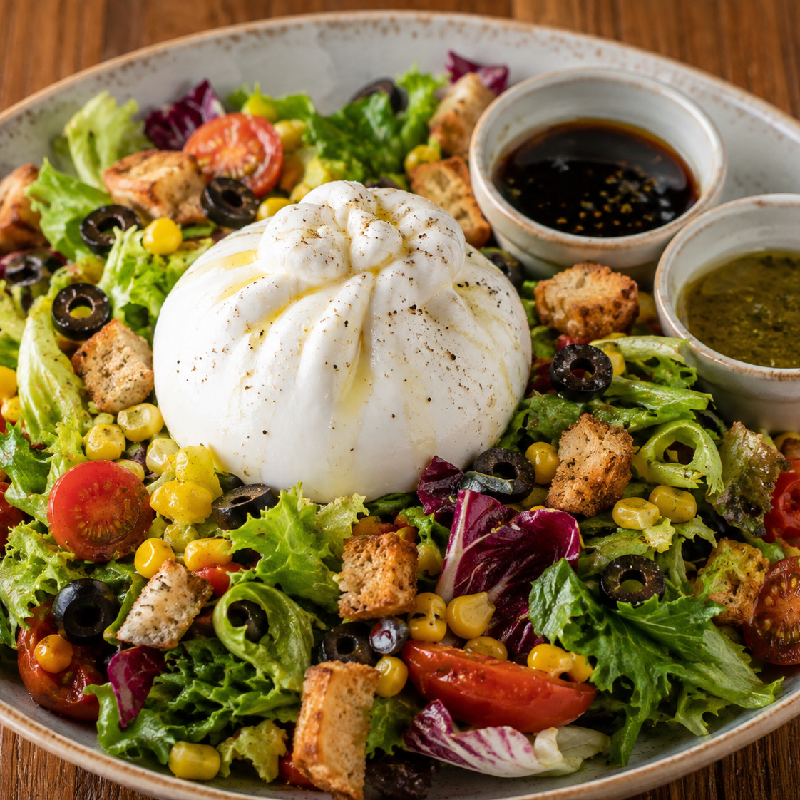 Burrata Peynirli Salata
