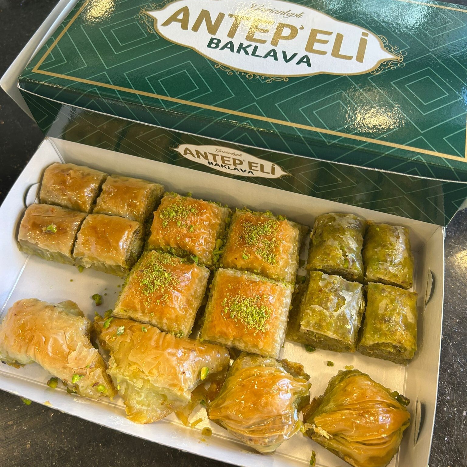 Tereyağlı Karışık Fıstıklı Baklava (1 Kg)