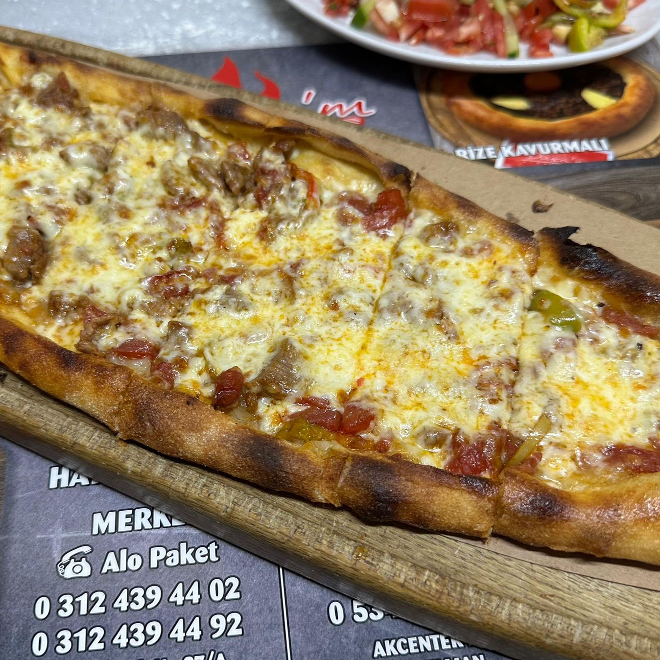 Kuşbaşılı Kaşarlı Pide
