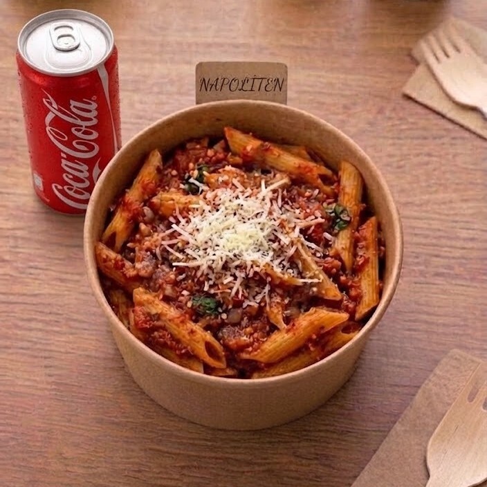 Napoliten Soslu Tavuklu Penne + Coca Cola