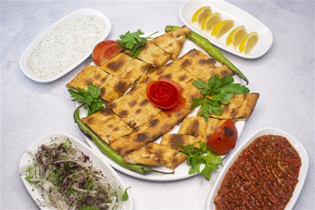 Kıymalı Kaşarlı Pide