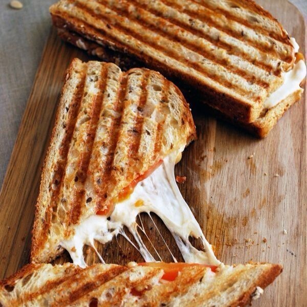Kaşarlı Sucuklu Tost